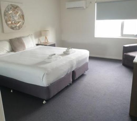Carlton Suites