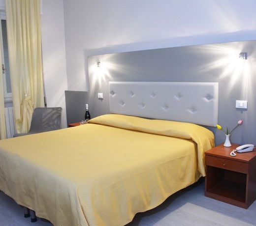 City Hotel
