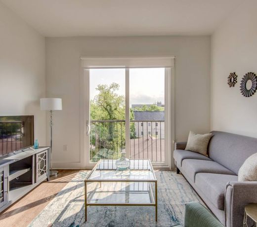 Dormigo Fifth Floor 2BR Steps from Centennial Park