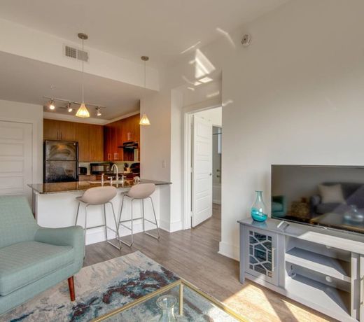 Dormigo Fifth Floor 2BR Steps from Centennial Park