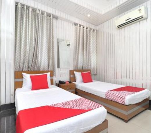 OYO 14533 Hotel Mohan