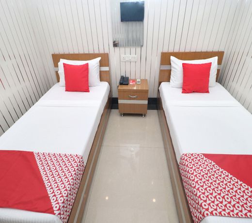 OYO 14533 Hotel Mohan