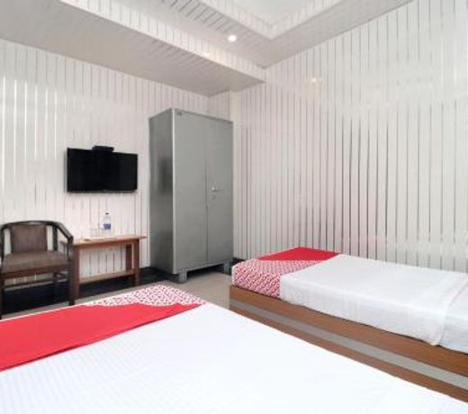 OYO 14533 Hotel Mohan