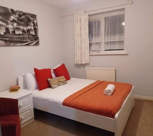 Fieldfare Green-Huku Kwetu Luton & Dunstable Spacious 4 Bedroom Detached House - Free Parking- Field View-Affordable Group Accommodation - Business Travellers