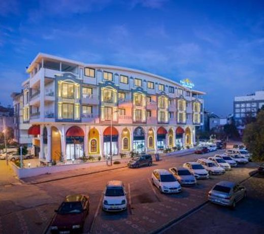 The Sansa Hotel & Spa