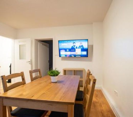 Comfortable Large Center Apartment