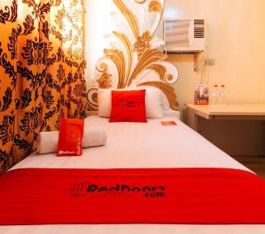 RedDoorz Manila Venetian Hotel