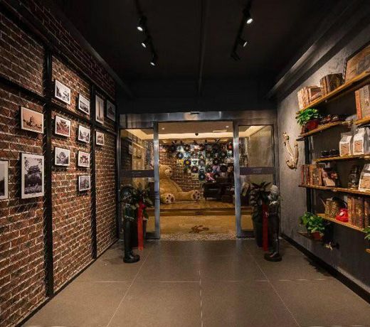 James Joyce CoffetelÂ·Kaifeng Drum Tower