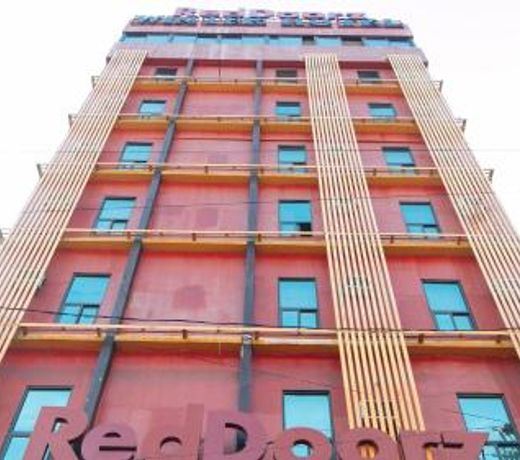 RedDoorz Plus Winter Benitez Cubao