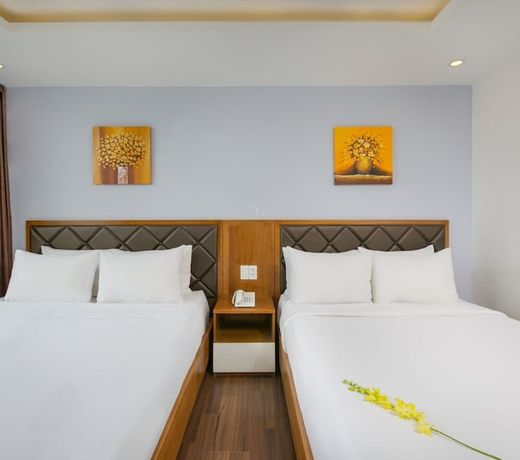 La Beach Hotel