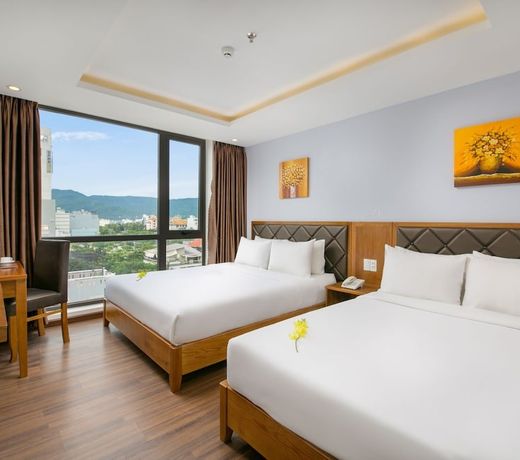 La Beach Hotel
