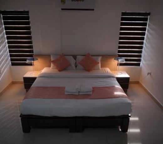 Chandra Inn