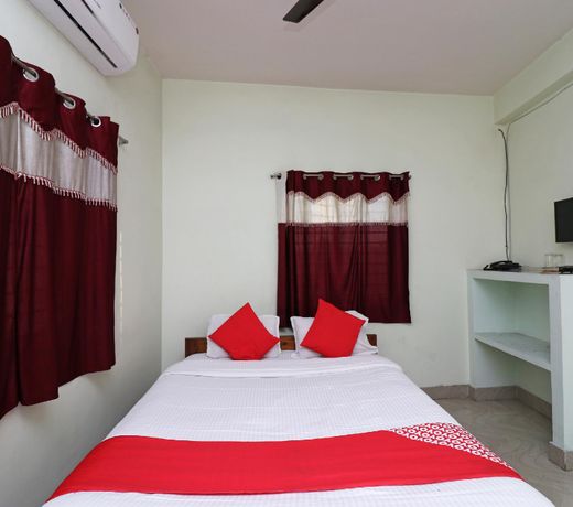 OYO 25111 Nandi Inn