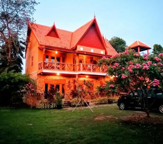 Flower Garden Cabin