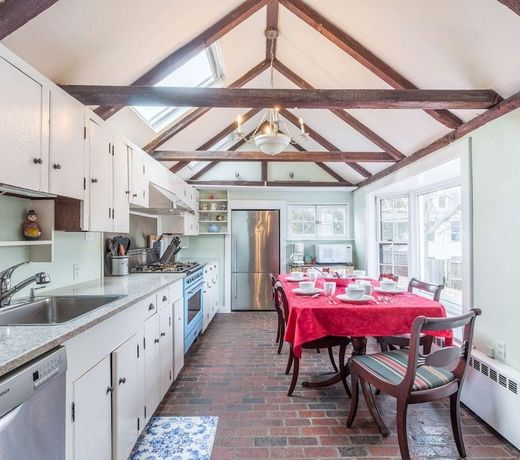 Rockmere Inn