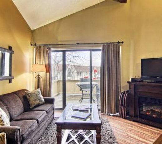 206 Pointes North Inn