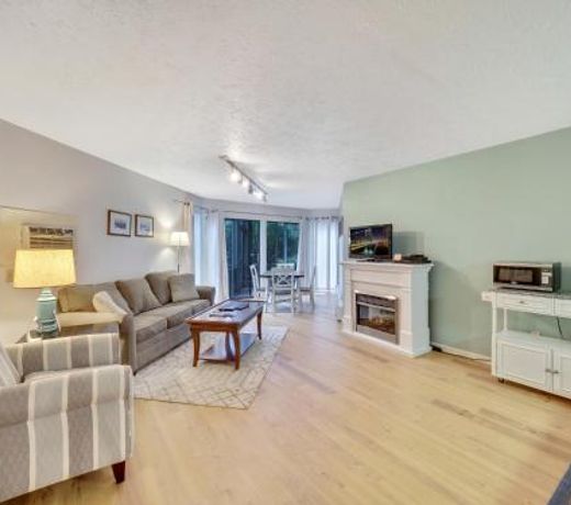 110 Pointes North Inn
