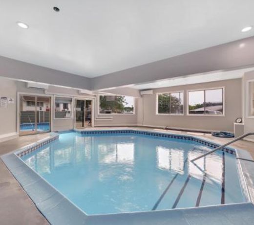 110 Pointes North Inn