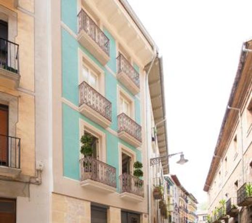 Antique Pamplona Tres Reyes Apartments