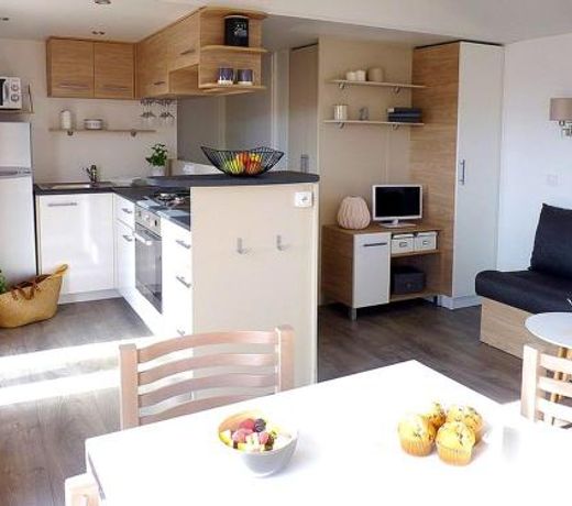 Bungalow de 3 chambres avec piscine partagee jacuzzi et terrasse a Gastes