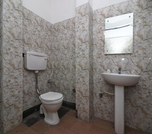 OYO 14802 Hotel Virus Bistro