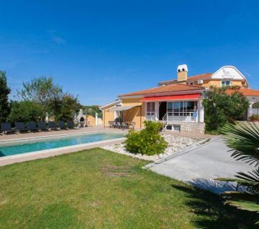Villa VEDORNA - large luxury house with pool, wellness room with jacuzzi & sauna, game room, children's playground & bbq, Pomer, Istria