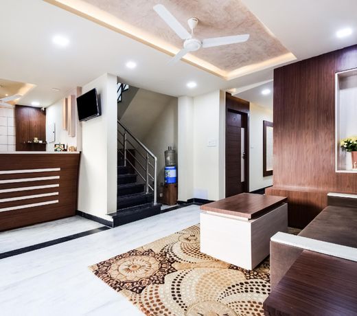 OYO 28683 Hotel Suhagan Heights