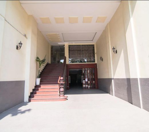 RedDoorz Plus near Mien Dong Bus Station