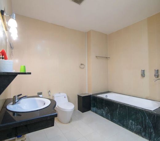 RedDoorz Plus near Mien Dong Bus Station