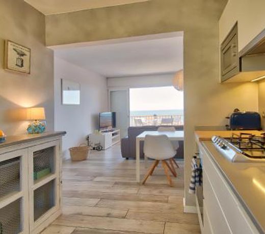 Panoramic Sea Views