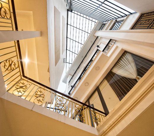 Le Centre Hotel