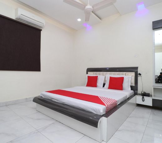 OYO 29637 Hotel Kakkar