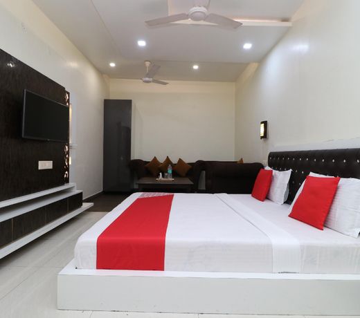 OYO 29637 Hotel Kakkar