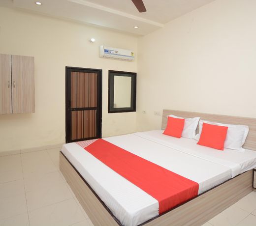 OYO 29034 Hotel Arora Inn