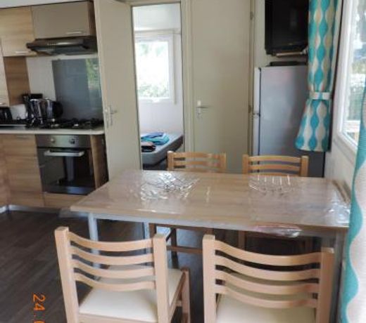 Bungalow de 2 chambres avec piscine partagee jacuzzi et jardin clos a Gastes