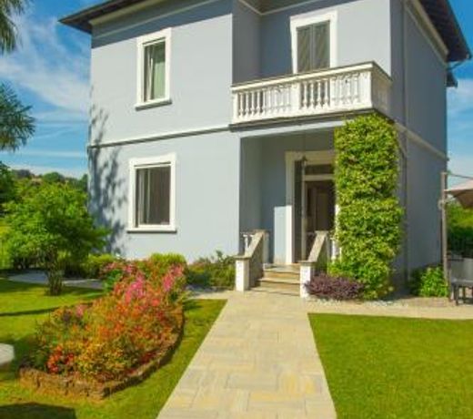 Villa Moiacchina Luxury Home