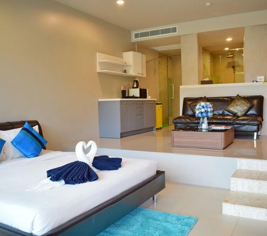 Studio Pool Access Karon Hill - G15