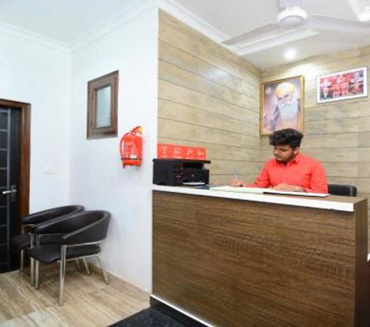 OYO 30349 Hotel Mm Crown