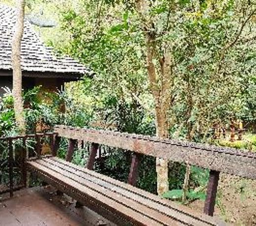 Private House Cottage Style, Surrounded by Stream