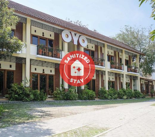OYO 261 Sasono Putro Guest House