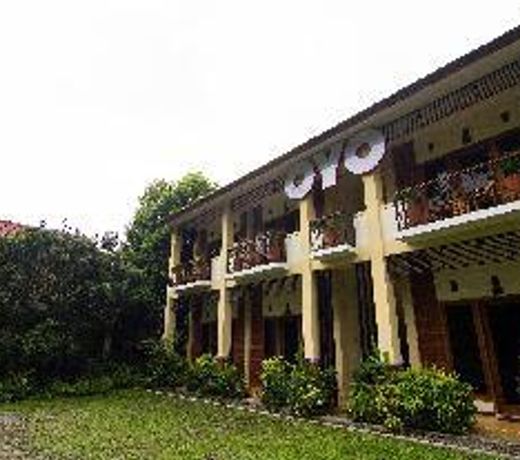 OYO 261 Sasono Putro Guest House