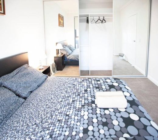 Mascot Stylish 2BD Apartment w Parking 1-7 Guests