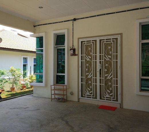 Near Ayer Keroh, Muslim, 4BR, Wifi, BBQ