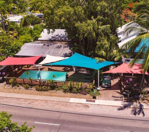 Arcadia Beach Guest House and Car Hire