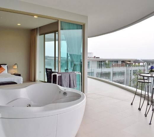 Two Beds Seaview with Jacuzzi on Balcony