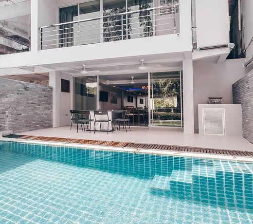 Five bed/bath villa, 14 guests,  7kms Patong beach
