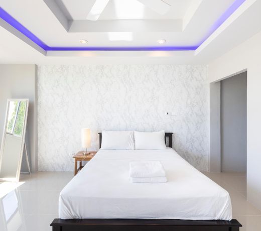 Ten bedrooms for 28 guests, 7 Kms to Patong beach