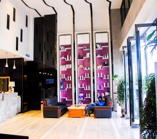 Lavande HotelsÂ·Lasa Railway Station
