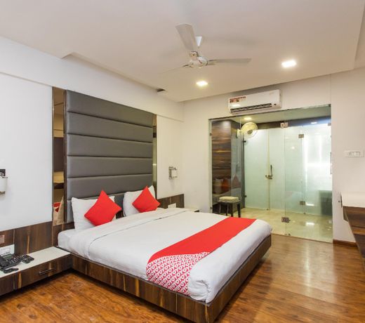 OYO 25042 Vikramaditya Hotel