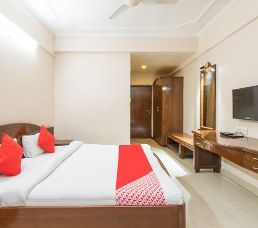 OYO 25042 Vikramaditya Hotel